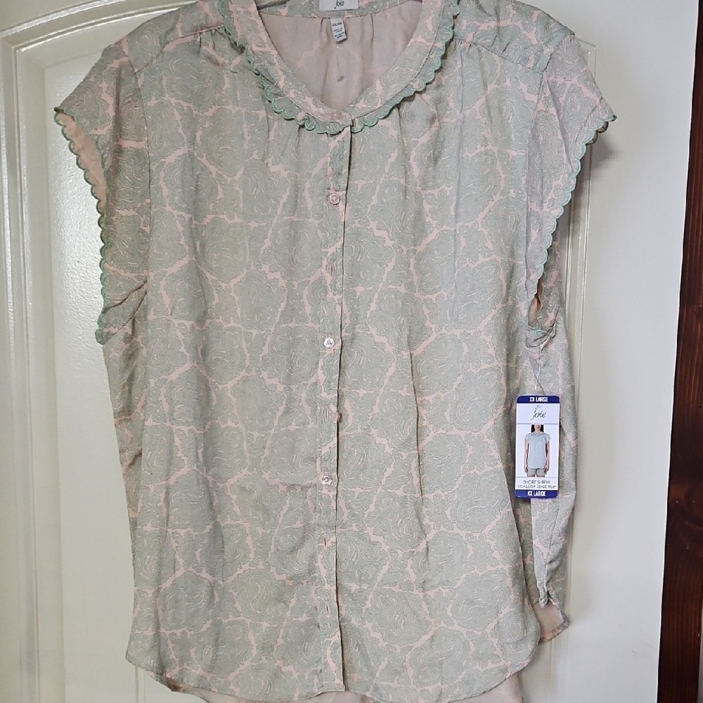 NWT WOMENS TOP